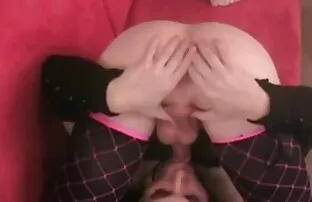 彼女のスキニーボーイフレンドと巨乳Shemale。 女性 専用 動画 h